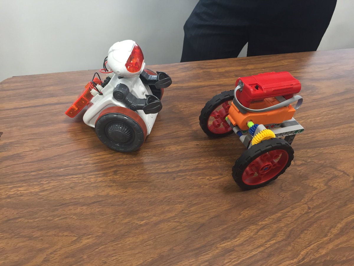 dianasaldana's tweet photo. Learning about other robotics programs used in other schools. @dougfrankish #asfmtech #asfmlearns #coding https://t.co/OMFWJJ6GDR