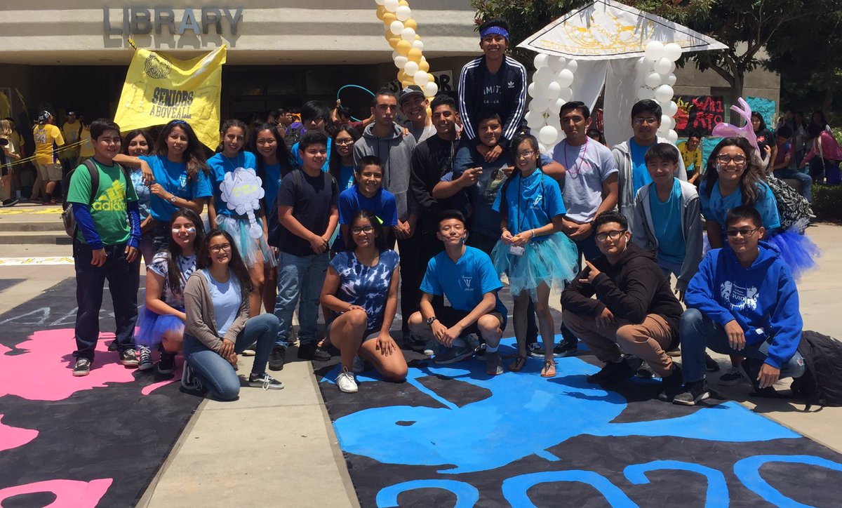 ElMonteLions's tweet photo. Great school spirit today, we 💙 our LIONS! #OneSchoolOneTeam #1since1901 https://t.co/AmMMHoLNkV