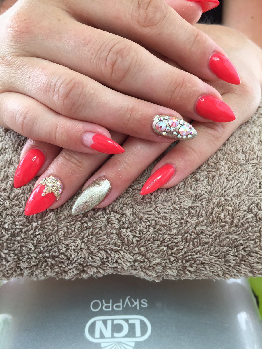 laSierrezuela's tweet photo. #lcn #recolution #CostaDelSol #nails https://t.co/ple0us0xk3