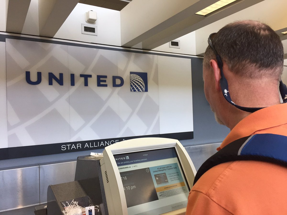 Ruscle93's tweet photo. Pray I don't get drug off this flight... if I do it's this mans fault #WhyUnited?! https://t.co/gqN3XVHpeV