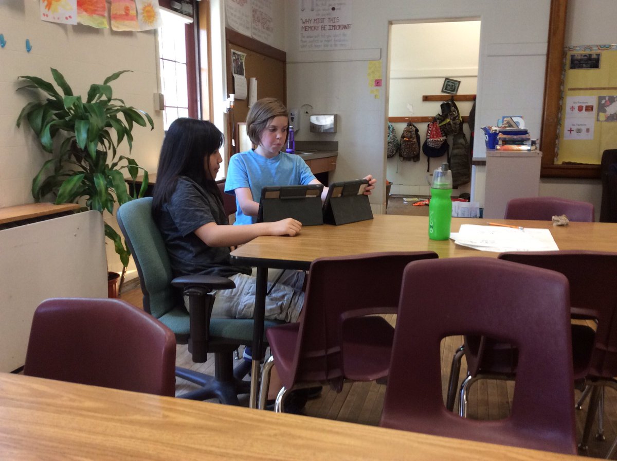 RHSDragon5B's tweet image. Our iPads go away for the year in a couple of minutes. Getting some last minute backing up &amp;amp; playing in before they go away. #RHSdragons