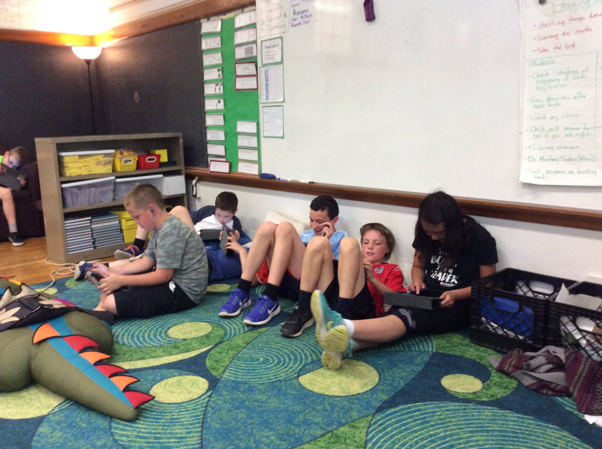 RHSDragon5B's tweet image. Our iPads go away for the year in a couple of minutes. Getting some last minute backing up &amp;amp; playing in before they go away. #RHSdragons