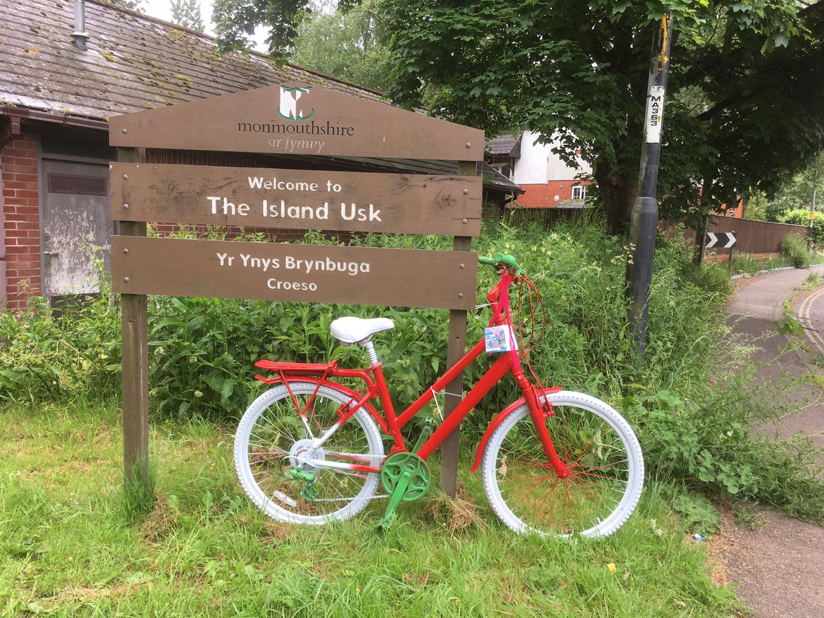 UskTownCouncil's tweet photo. Some of the latest bikes to go out in Usk #cycleusk #spotthebike #velothon #cyclefever https://t.co/7hxaz45m2S