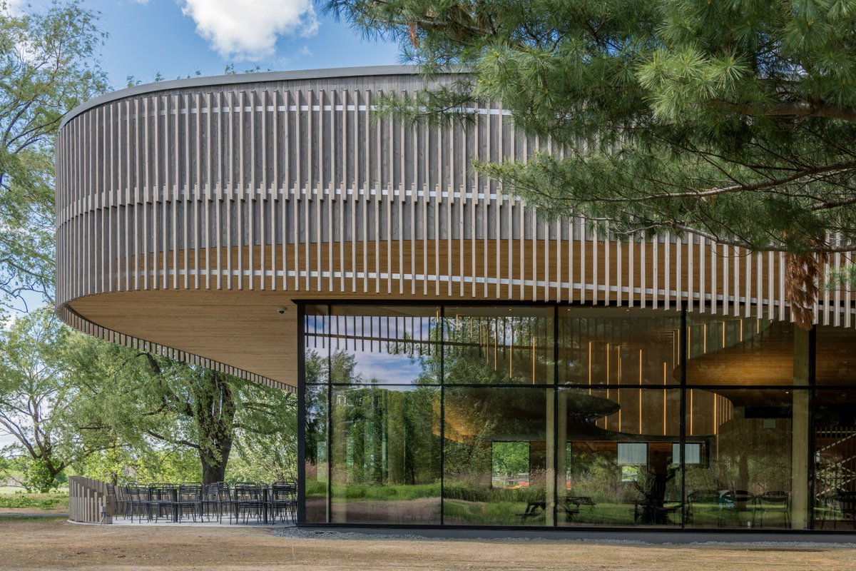 SmithVigeant's tweet photo. En quête de #fun cet été ? Vas visiter le #parcnational Iles de Boucherville et son nouveau centre de découverte? #architecture #sepaq #bois https://t.co/BbD1wNNtQV