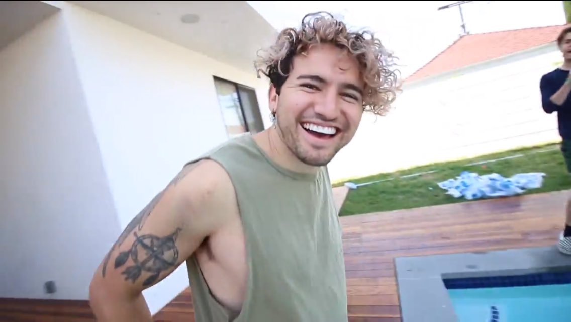 5sosatlantic's tweet photo. My favorite part in today's #KnJFriday ?? Just Jc in general! https://t.co/Z2xC1kUJZZ