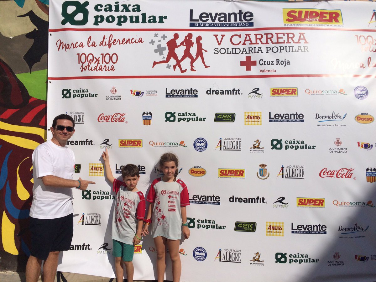 CLUB_RRT's tweet photo. Ya estamos colaborando en la entrega de dorsales y bolsa de corredor de la #carrerasolidaria @CruzRojaVLC #Run4Help https://t.co/dbzc5yzCM2