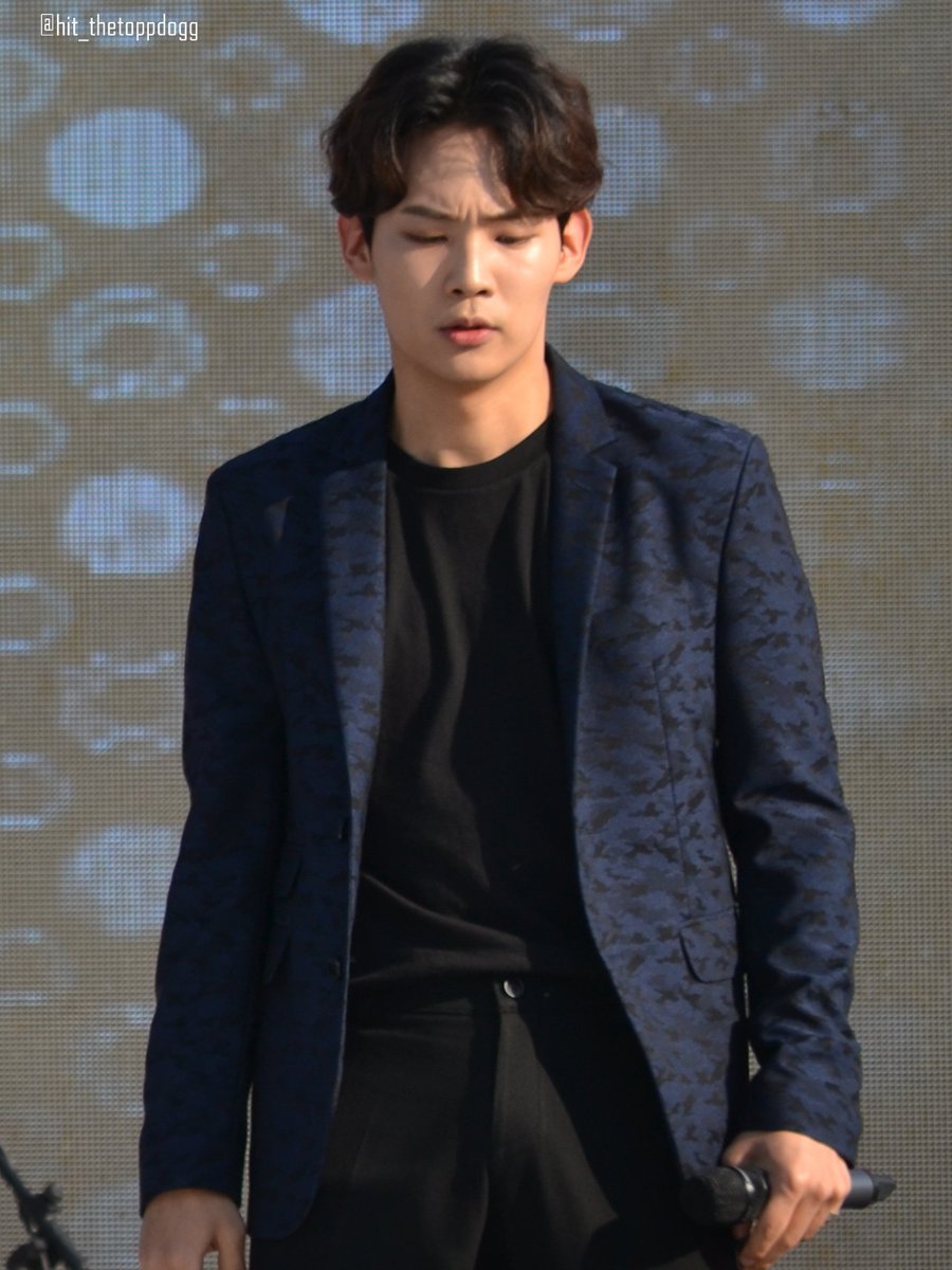 top_xnt's tweet photo. 20170527 Sangdo 안양 젊음의 축제
(KFM 라쇼 공개방송)
#탑독 #상도 #호준 #비주 #제로 #야노
@xerozh @SEOYANO95 @ToppDoggHouse @ToppDogg_KR https://t.co/fLaDgU3skF