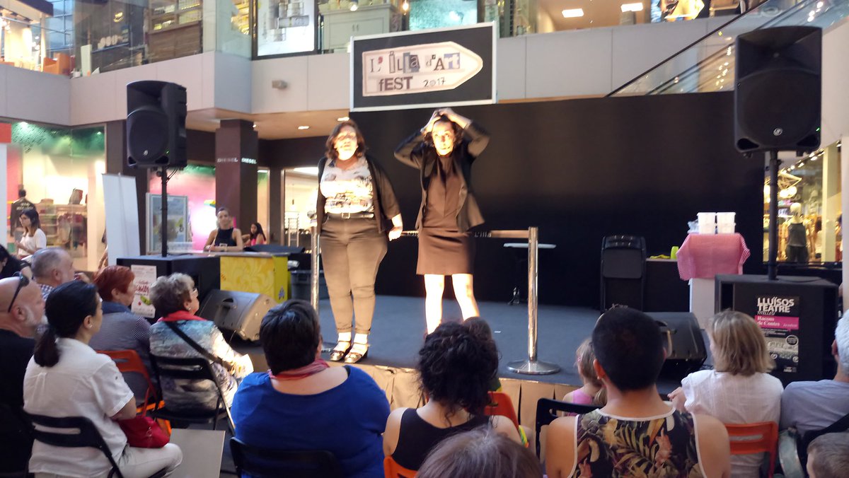 PindolesFest's tweet photo. Avui ens retrobem amb les suรฏcides estressades! #GiraPindoles amb #FucYou a @lilladiagonal! https://t.co/wWsYiPissL