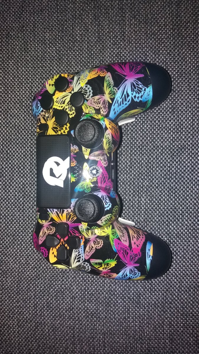 rQMember's tweet photo. Endlich ist er da. Freu mich schon mega mit dem zu spielen
@JohnRaqe https://t.co/oofCooWT5S