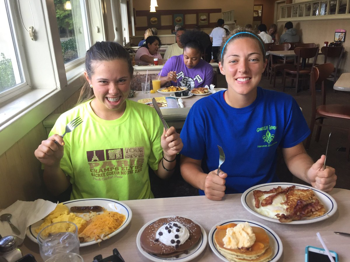 ambielou_21's tweet photo. Happy Birthday Pup!🐶🎉 Hope you have an amazing day goob!Enjoy the WCWS and Geaux Tigers🙌🏼 Love ya Jo!💜 #PCS #DIFB #nicefaces https://t.co/0e3yn9o5ve