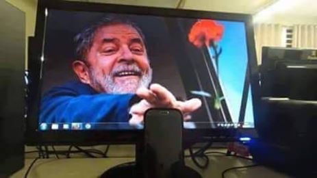 ojacaredetanga's tweet photo. Cuidado com o que você deixa perto da TV.
Ontem distrai um pouquinho e quase fico sem o celular! 🐊 https://t.co/FdcDm9wp5h