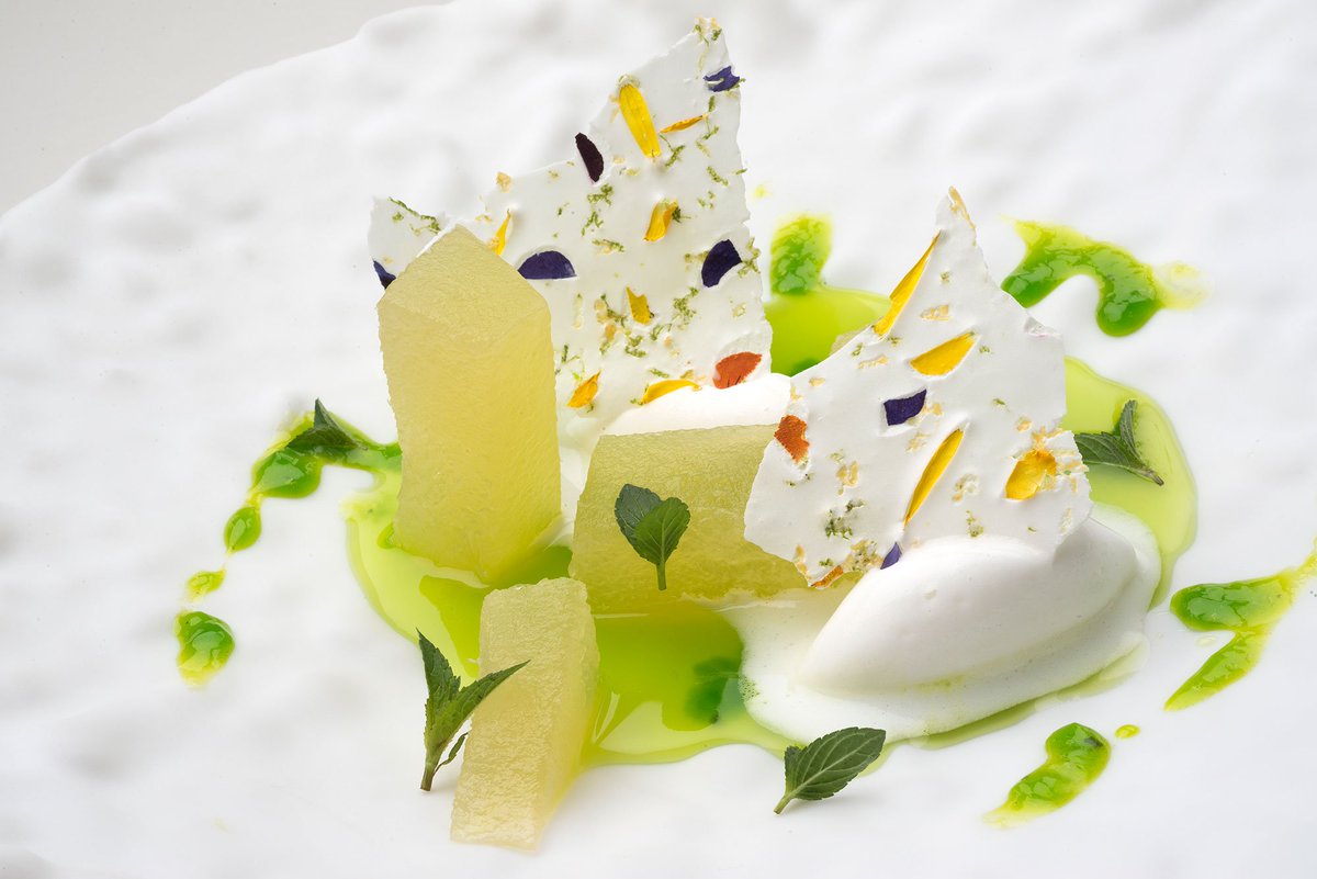 karguinano's tweet photo. Receta de Sopa fría de Melón a la menta, Melón en caipiriña y Helado de coco por @Berasategui   https://t.co/fKFfAY5kCB https://t.co/mbgm80jZ6d