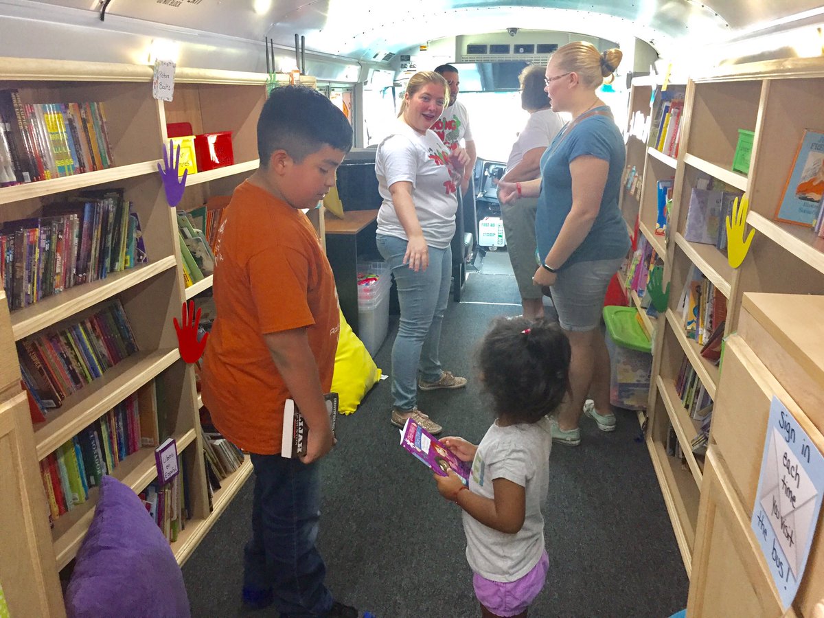 jcostilla's tweet image. Reading for all. It&apos;s great to be a part of a literacy movement. Literally. #ReadingOnTheGo @myONreader @ManorISD