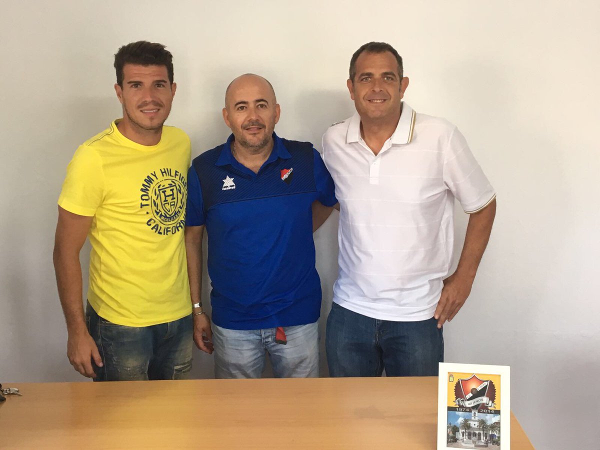 .<a href="/chiquisanchez86/">Chiqui Sánchez</a> seguirá al frente del juvenil B de la #UDSanPedro facebook.com/uniondeportiva…