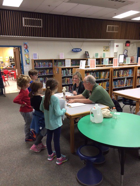 ckellam's tweet image. FG 1st Gr design/present bird feeders. Experts incl school board members, high school teacher, and nature museum educator. #d41pbl