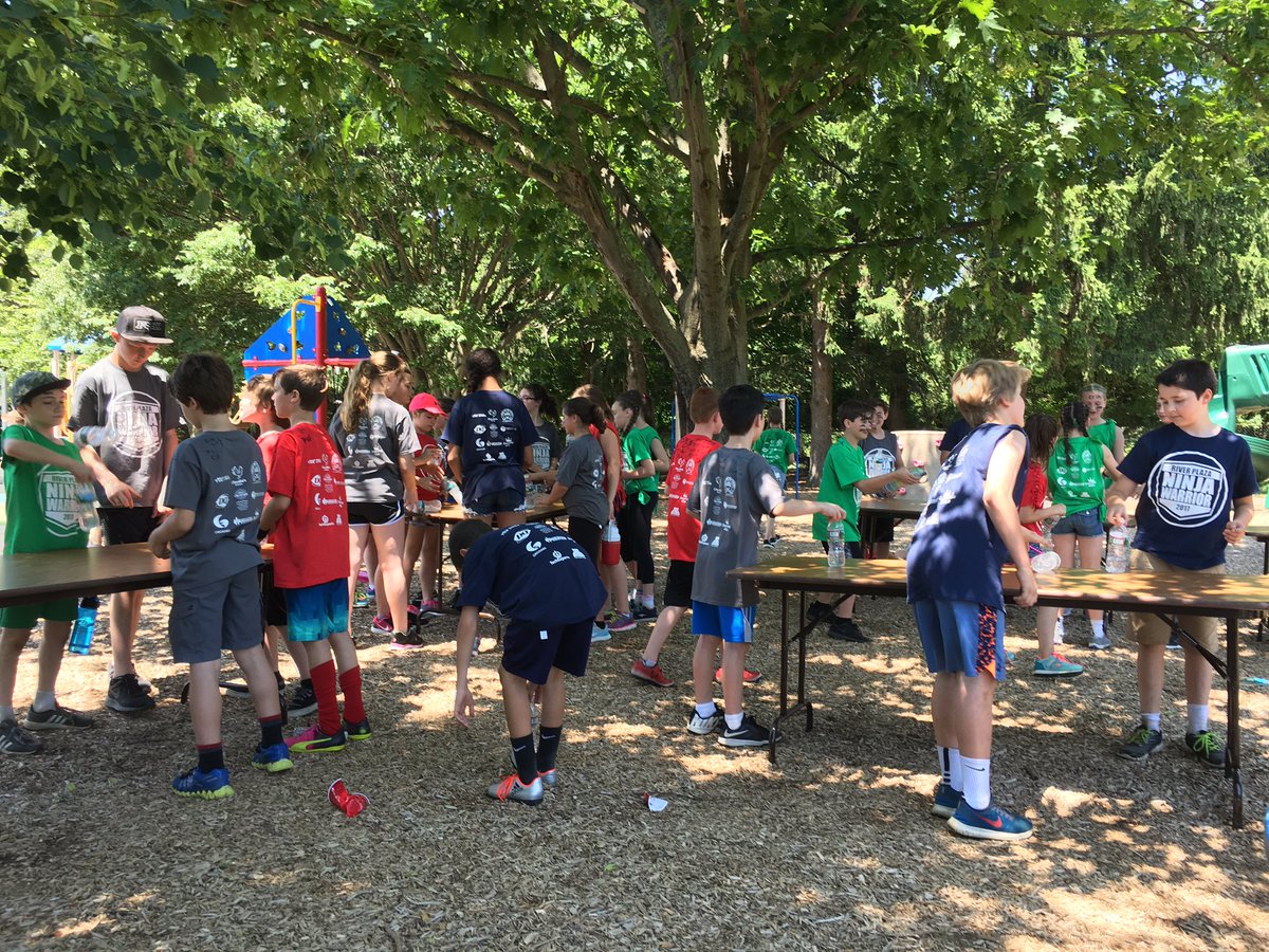 Bottle flipping mania with RP 5th graders #great field day @MissGrahamELA <a href="/ReneeKaraban/">Renee Karaban</a>  <a href="/AmandaAgresti1/">Amanda Agresti</a>