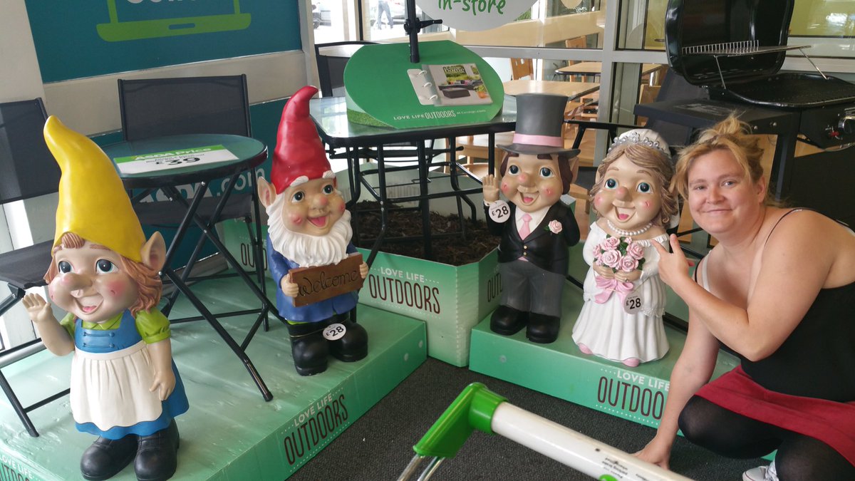 JeffArmyBTCC's tweet photo. Student Jeffette asking the happy couple if they have seen Jeff #BringJeffhome #MissingGnome #Gnomenapped #MissyouJeff https://t.co/sfT66MIat5