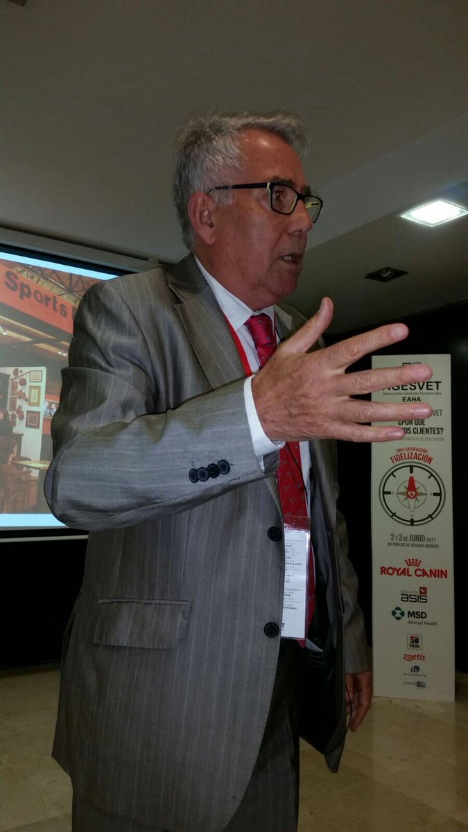 Agesvet's tweet photo. "Como poner en valor nuestra clínica y actividad" Nueva ponencia @Rafaelmunizg #VIICongresoAgesvet #Veterinaria #Gestionveterinaria https://t.co/mQRQK9v6Au