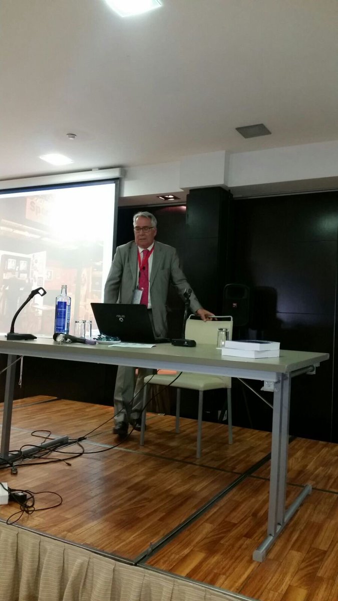 Agesvet's tweet photo. "Como poner en valor nuestra clínica y actividad" Nueva ponencia @Rafaelmunizg #VIICongresoAgesvet #Veterinaria #Gestionveterinaria https://t.co/mQRQK9v6Au