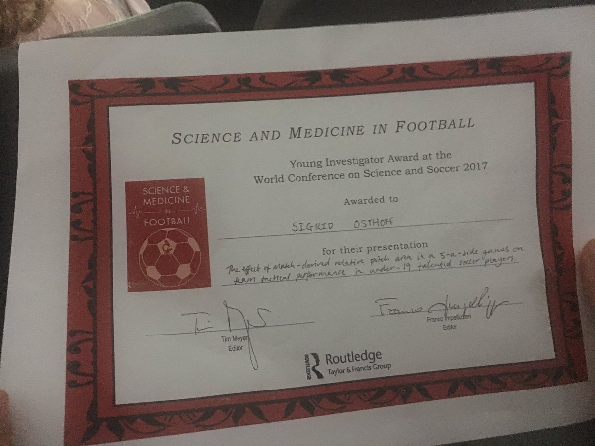 Geweldig!!! De prijs voor beste inhoud presentatie is voor <a href="/SigridOlthof/">Sigrid Olthof</a>!!! #footballsciencegroningen
