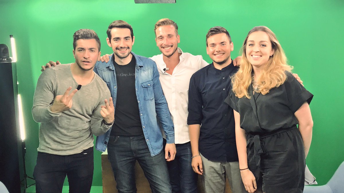 offjuliengeloen's tweet photo. Quel kiff de présenter La Rédac' ! Et avec @Darkocttg autant dire que c'était très très grave 😂 Lien : https://t.co/GFF3T9onMy #nextplz https://t.co/mDJIoW8adc