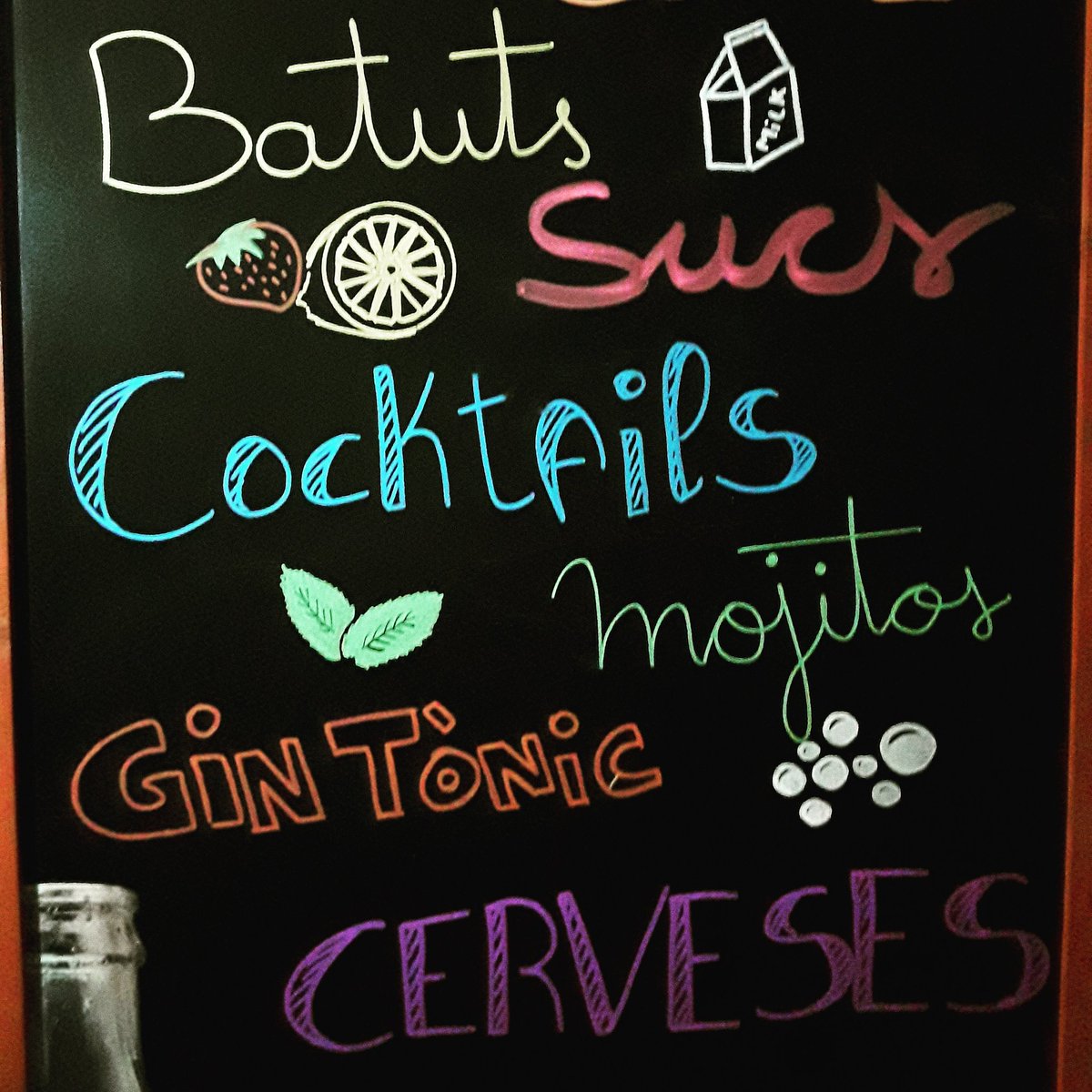 BarCaribou's tweet photo. Atenció!!! Comença el cap de setmana!!!🎉🎉🎉
#BarCaribou #Batuts #Cerdanyola #Cocktails #Mojitos #FreshFruit https://t.co/JRm2aPlSPo