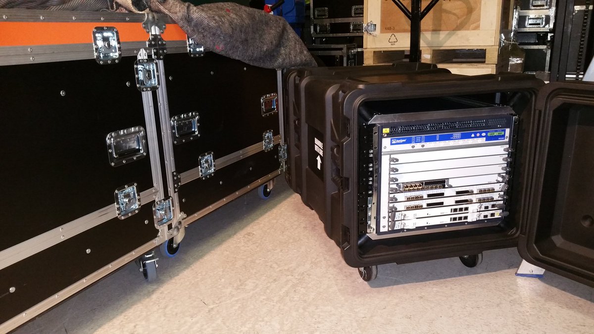 securetrans's tweet photo. https://t.co/ZOoDvnAmUn job of the week col of an unpacked @JuniperNetworks #MX480 using one of our shock rack @SKBCases #router #Juniper https://t.co/PL6GlzgDmZ
