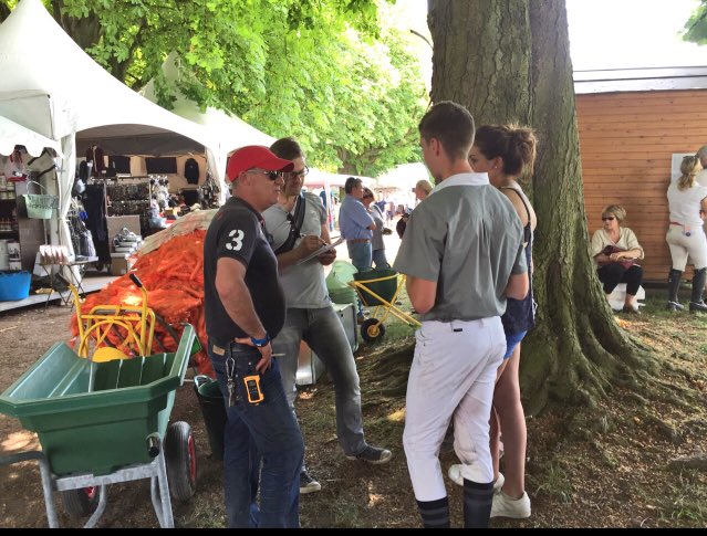 SHRBethune62's tweet photo. Quand les élèves de la SHR rencontrent la presse.
#JumpingBethune J https://t.co/P44KFkbW5O