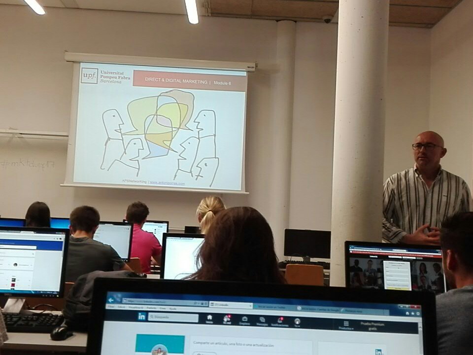 zuazu_carlota's tweet image. #mktdupf17 #googlealerts #diferentclass