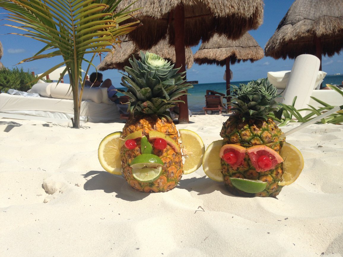 BlueBayTravel's tweet photo. Cheers to Martin Roberts for his pic from @BelovedHotels Playa Mujeres, our photo of the month winner! #BlueBaySnaps https://t.co/lkmexyjYxJ
