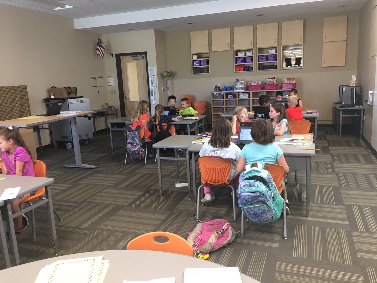 MrsOConnor33's tweet photo. Project based learning in 3rd grade summer school! #googleclassroom #PCR3 https://t.co/dZkf7OZaJx