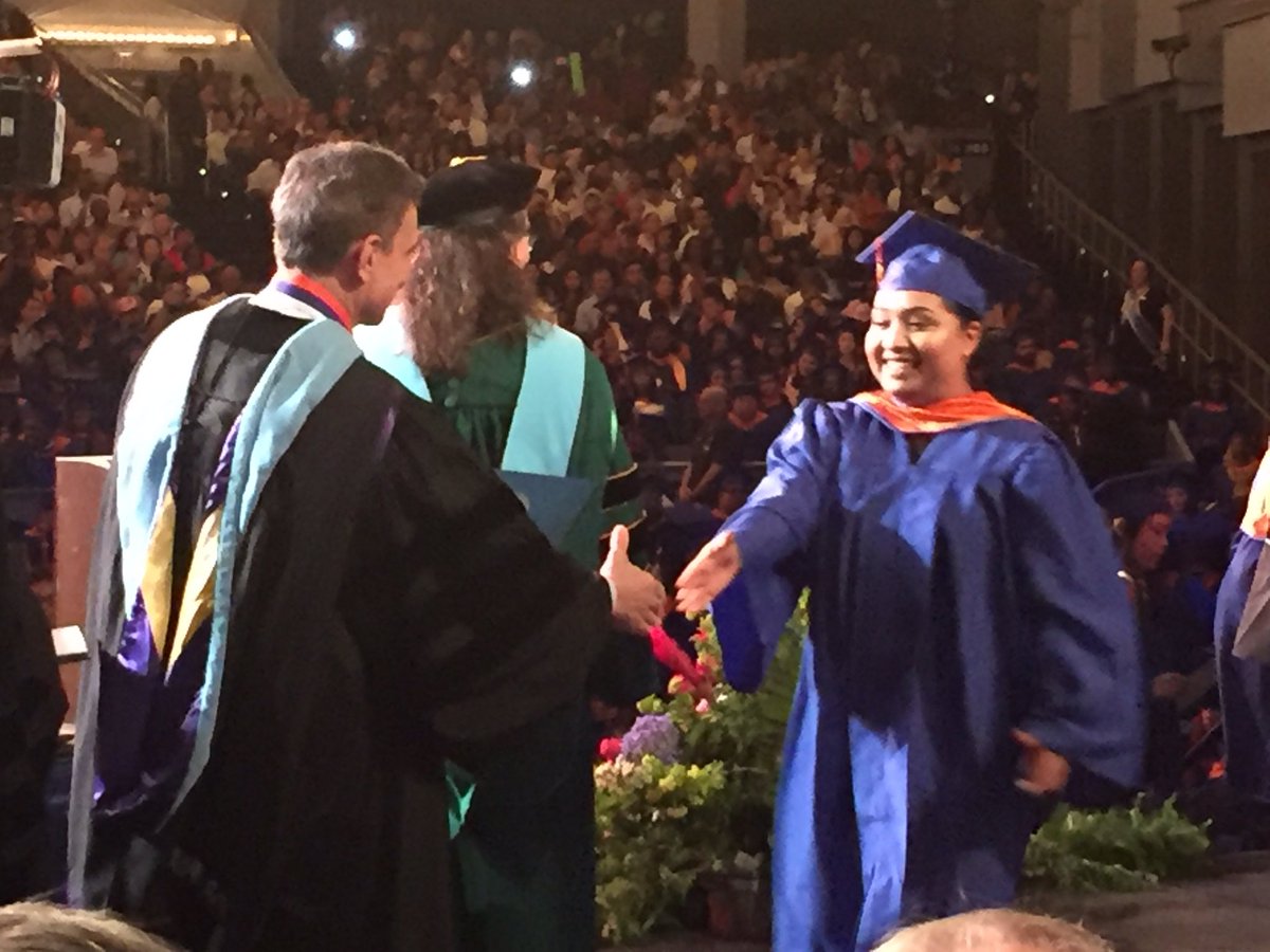 bmcc_cuny's tweet photo. A graduate shakes President PΓ©rez hand #2017commencement #bmcc #cuny @NYDailyNews @nypost @DOWNTOWNEXPRESS https://t.co/jdluZ4wpk0
