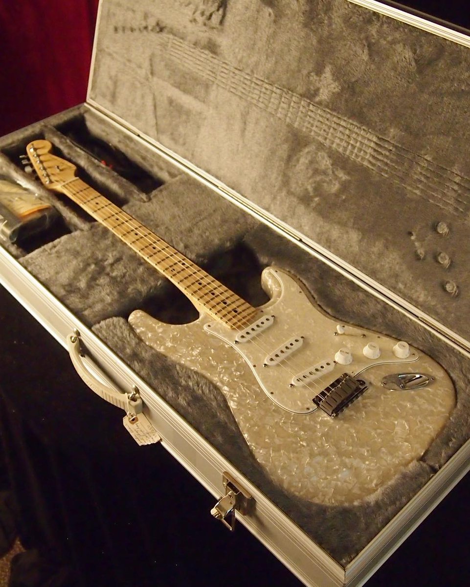 1995 Fender MOTO Stratocaster in White Pearloid 
Photo via: instagram.com/gbasegear