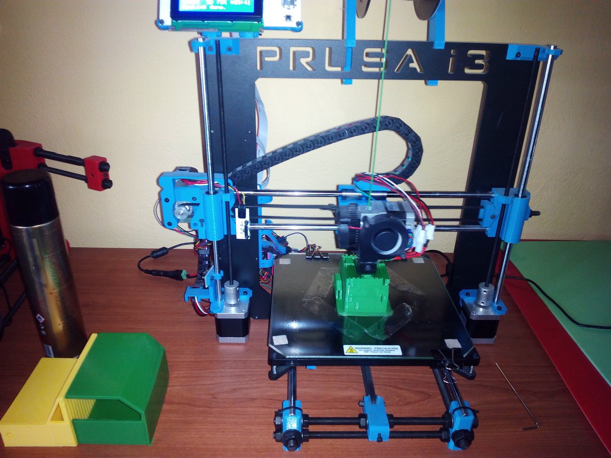 jonathandepina's tweet image. @colsangregorio @BarberoCorral #RoboMaTIC #STEM #MIEExpert  Vamos a por el segundo....a toda máquina