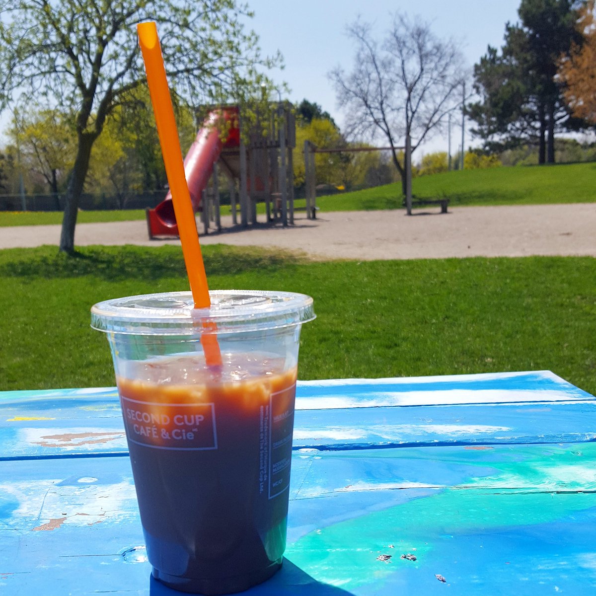 Maple_Marigold's tweet photo. This delicious #FlashColdBrew from @secondcup is only $2 on Fridays. My favourite flavour is mocha. What about you? #rethinkthecold https://t.co/0bz3rTeQPw