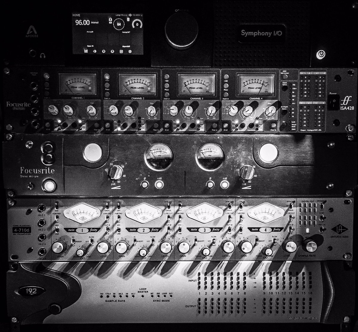 Twiinsstudio's tweet photo. We love the gear!! @Twiinsstudio @apogeedigital @UAudio @WeAreFocusrite @AvidProTools #studio #twiinsstudios #recording #mixing https://t.co/hfYKg3Lsbk