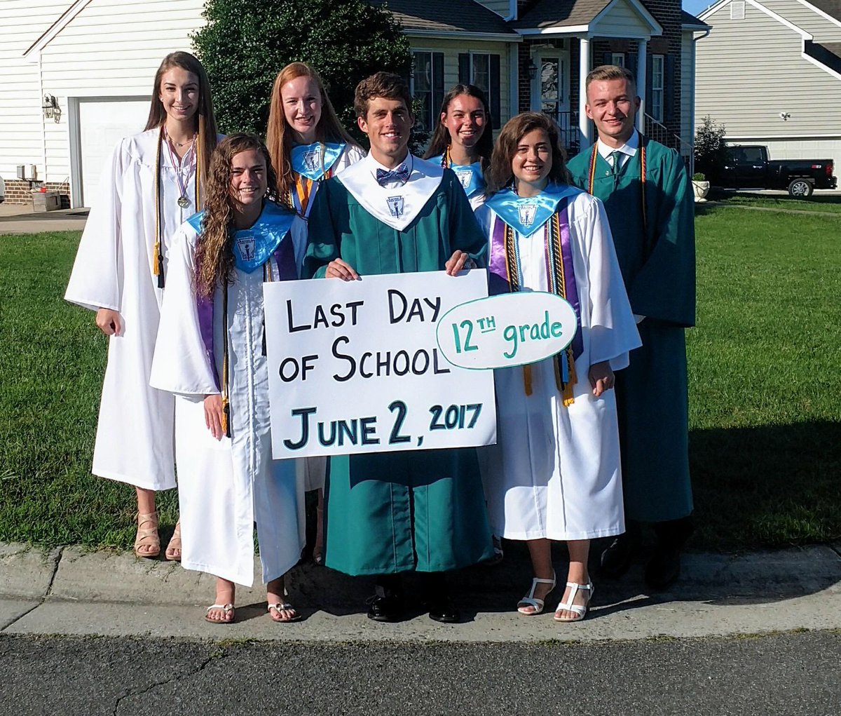 abstory5839's tweet photo. 4,288 days in the making. #busstopcrew https://t.co/FmsmXRj30c