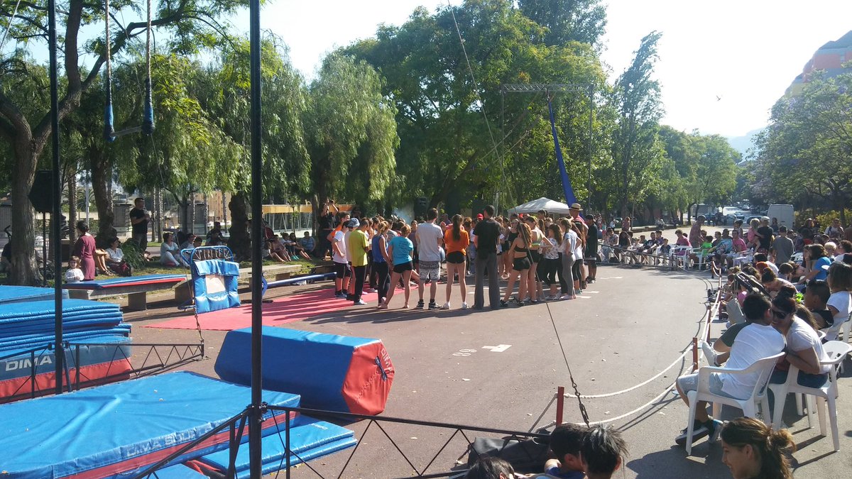 Antalcantara's tweet photo. La festa del #CircSocial de #9Barris #grans https://t.co/kQMBU5GEWI