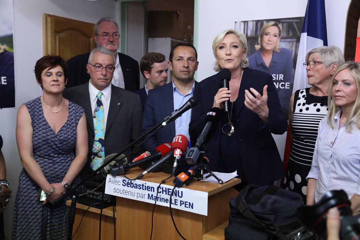 Valérie Caudron et <a href="/MLP_officiel/">Marine Le Pen</a> à Denain aujourd'hui ;)
#FN #Valenciennes #legislatives2017 #Denain