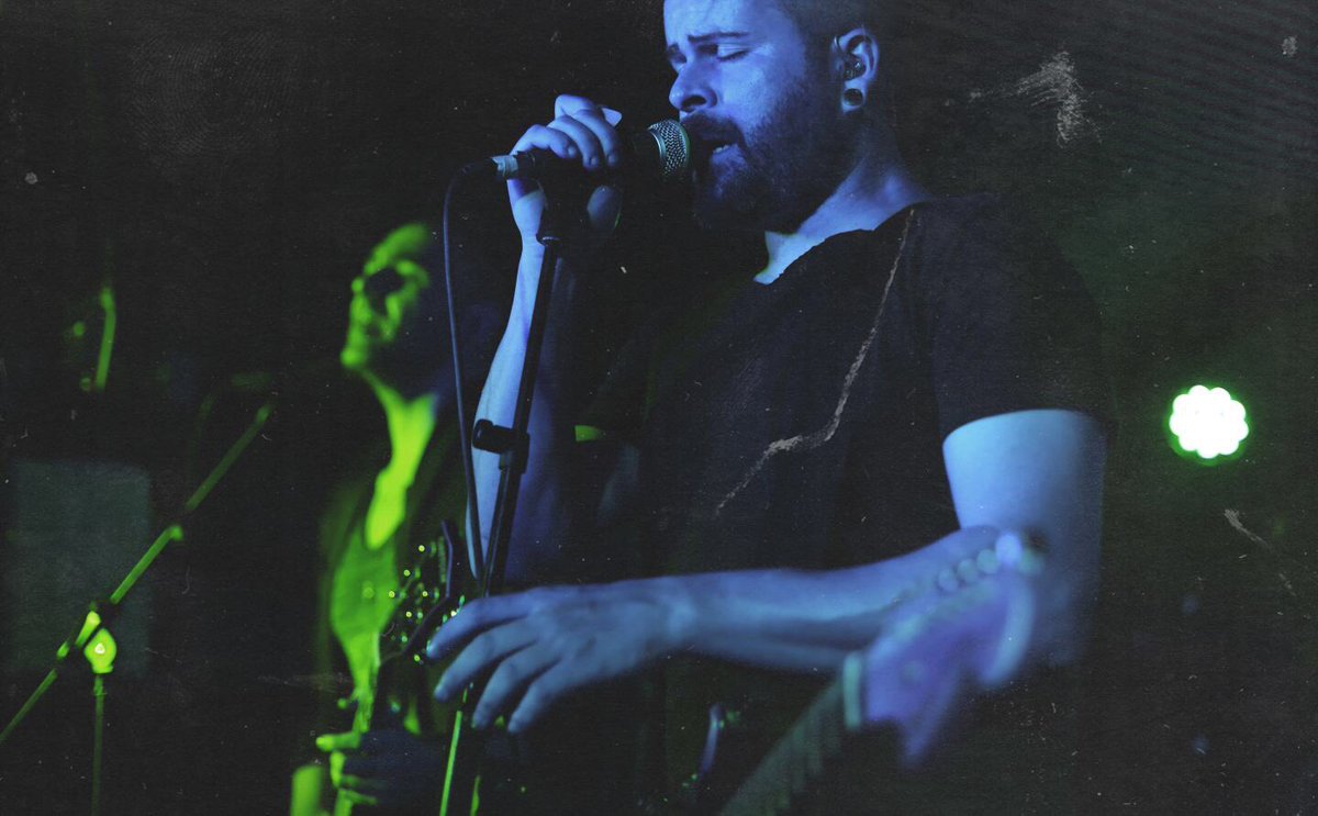 TemibleFans's tweet photo. ¡Disfrutad del finde! Aquí os dejamos unas fotos del concierto de @temiblebanda el pasado 8 de abril en la Sala Sidecar. 📷: @Tragiconde https://t.co/bV0ujxIkR1