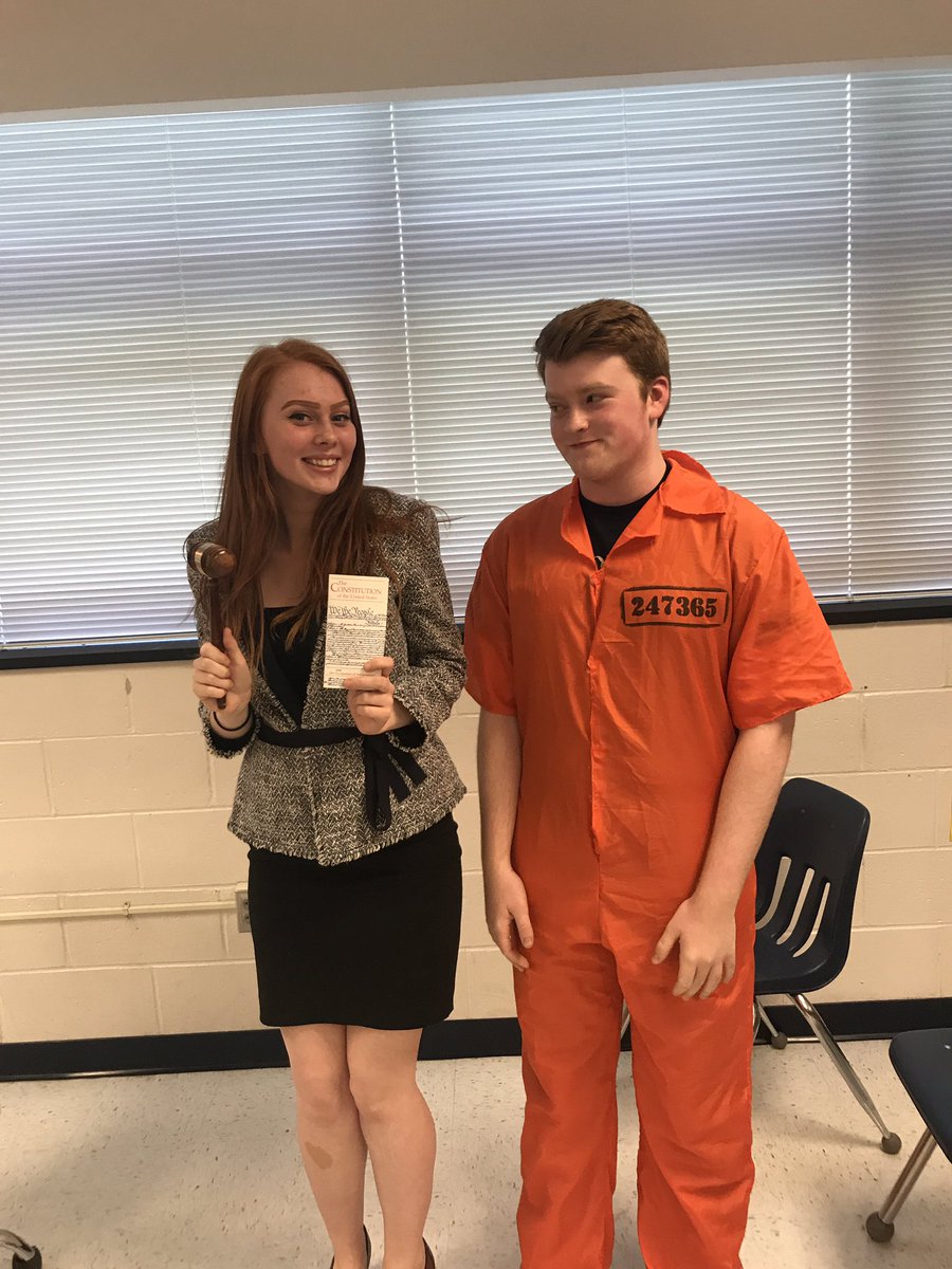 gracefuldeadd's tweet image. pictured: me loving the law n hating felons