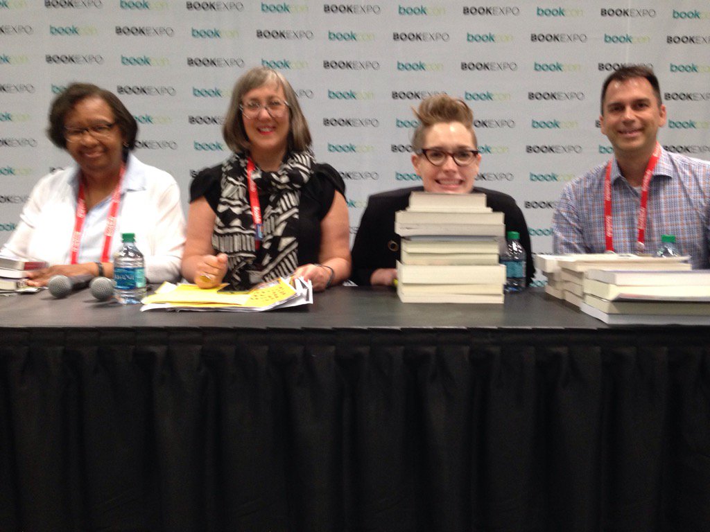 #ShoutandShare time! Librarians assemble! To the Downtown Stage. #BookExpo @acornsandnuts @toddbcpl @bookavore