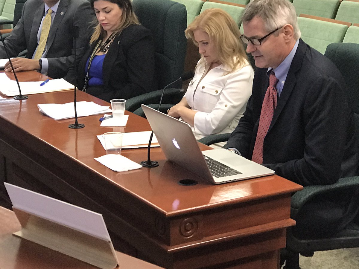 CamaraConPR's tweet photo. [AHORA] Da lectura a su ponencia James Conlan, Catedrático de la Facultad de Humanidades. #PC1089 | Accede: https://t.co/lxBCnqzbLs https://t.co/ryn6O9nuTY