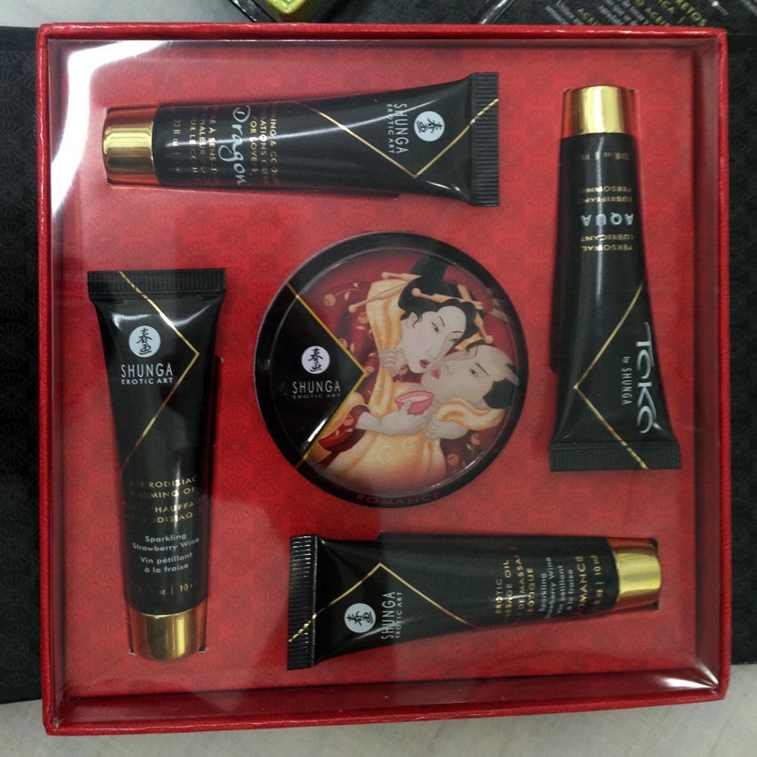 ShungaEroticArt's tweet photo. GEISHA'S SECRETS Sparkling Strawberry Wine Gift Set, tried it? #intimatemoments #geishasecret #shunga #shungaeroticart #secretgeisha https://t.co/oIZbWaXX7I