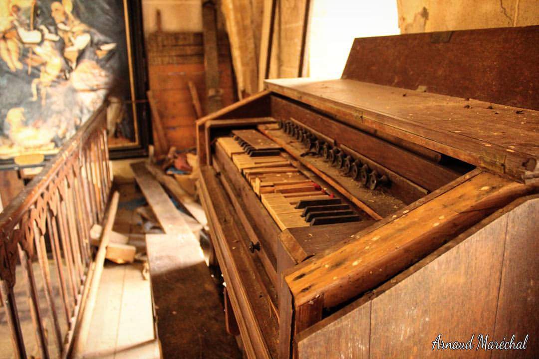 Marech13's tweet photo. Le piano incomplet...

#chamborand #creuse #limousin #nouvelleaquitaine #piano #urbex #inside #urbexpiano #urbex_church # https://t.co/UnaUkw9LrM