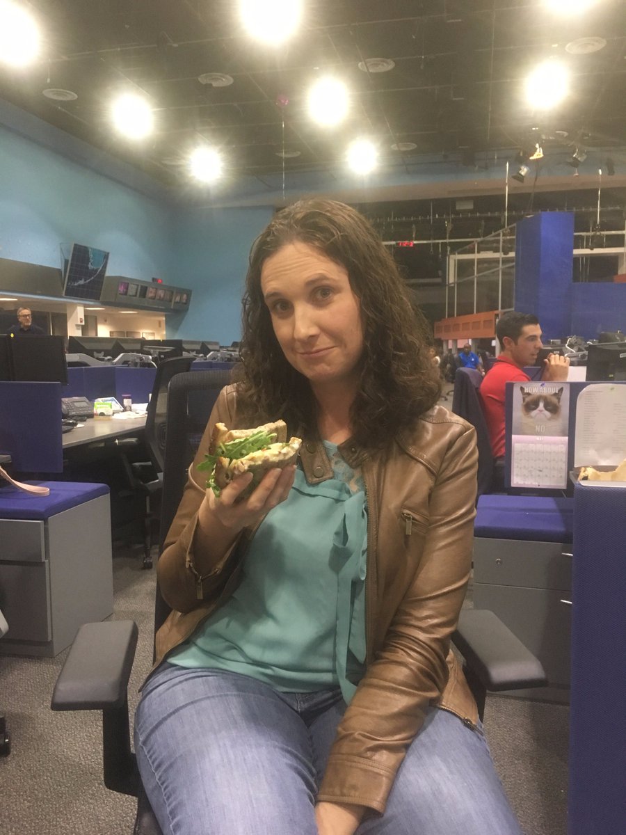 AnnieDNews's tweet photo. When you order a turkey sandwich from @panerabread and they forget the turkey #huh #kindofimportant
#YouHadOneJob https://t.co/fQAkgv6wqG