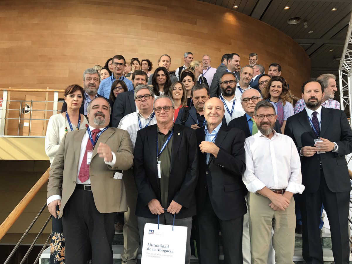 Y cuando llegó @RafaCatalaPolo muchos decidieron que no le aplaudirían. #JuntasDeGranada #HayEsperanza