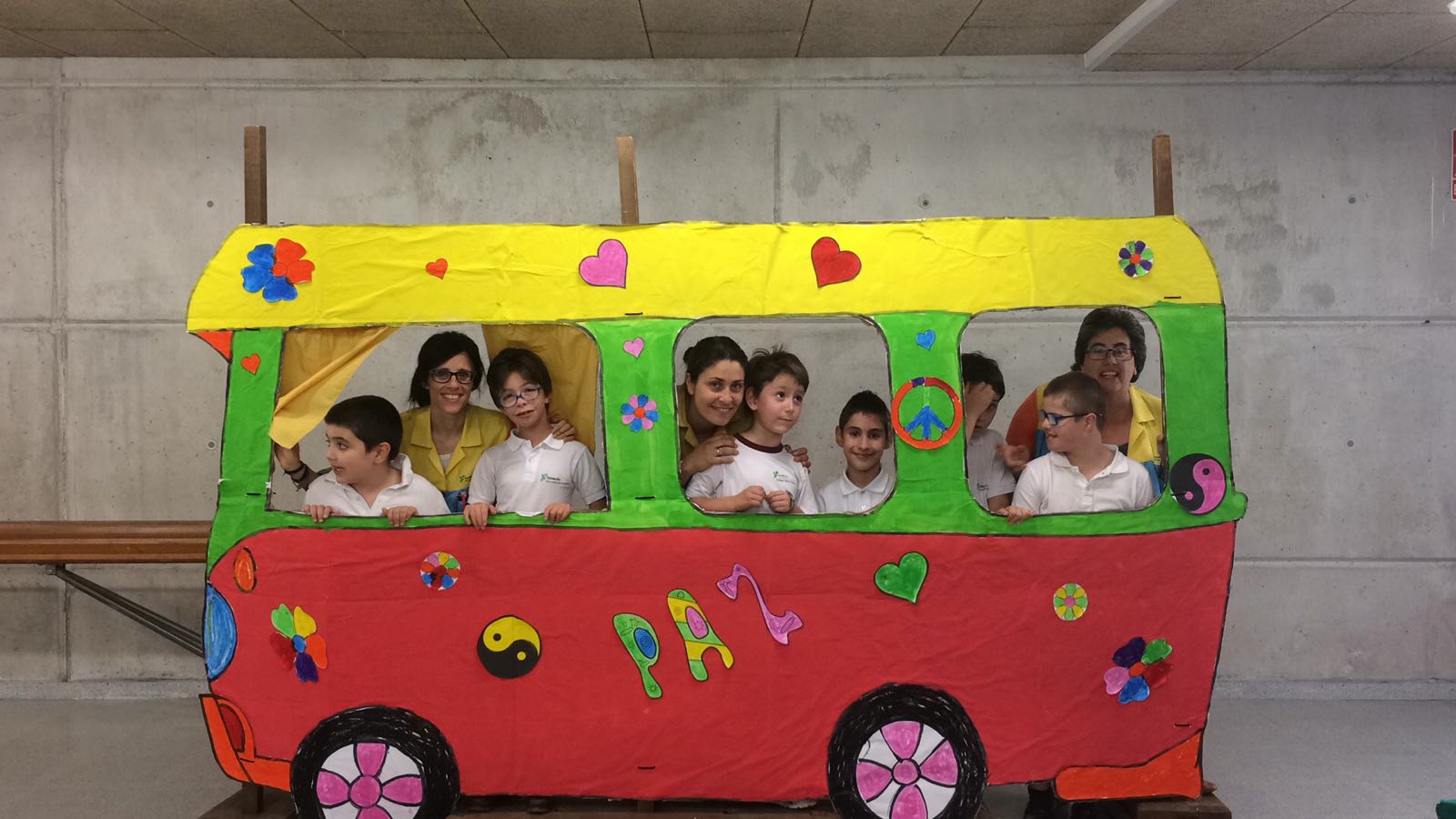 A veces a veces globo Untado Colegio Santa Teresa-Teresianas Pamplona on Twitter: "Ya tienes tu disfraz para la Fiesta? Llévate una foto del bus que han preparado nuestros artistas para hacer un viaje hippie con paz y amor! A veces a veces globo Untado Colegio Santa Teresa-Teresianas Pamplona on Twitter: "Ya tienes tu disfraz para la Fiesta? Llévate una foto del bus que han preparado nuestros artistas para hacer un viaje hippie con paz y amor!