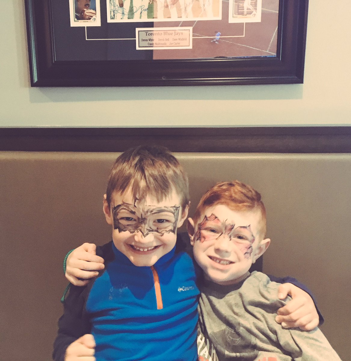 kimcalderbank's tweet photo. @DTBurlingtonON with @activeparentsca for another awesome event, #kidseatfree #Batman and #Spider-man came too #Padayfun #kidsofdtbtown https://t.co/zQ5ZcXnDxZ