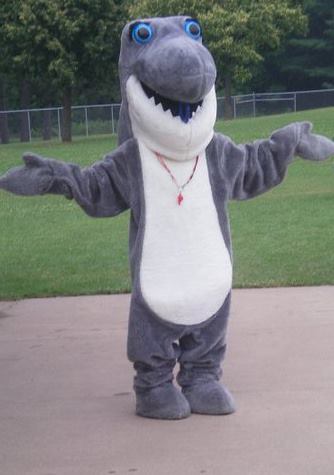 ECParksandRec's tweet photo. It's 83 degrees and sunny!! Fairfax Maxx wants you to know Fairfax Pool is open until 7:00pm tonight. #ecparks #friendlyshark https://t.co/Ry5rFLDvua